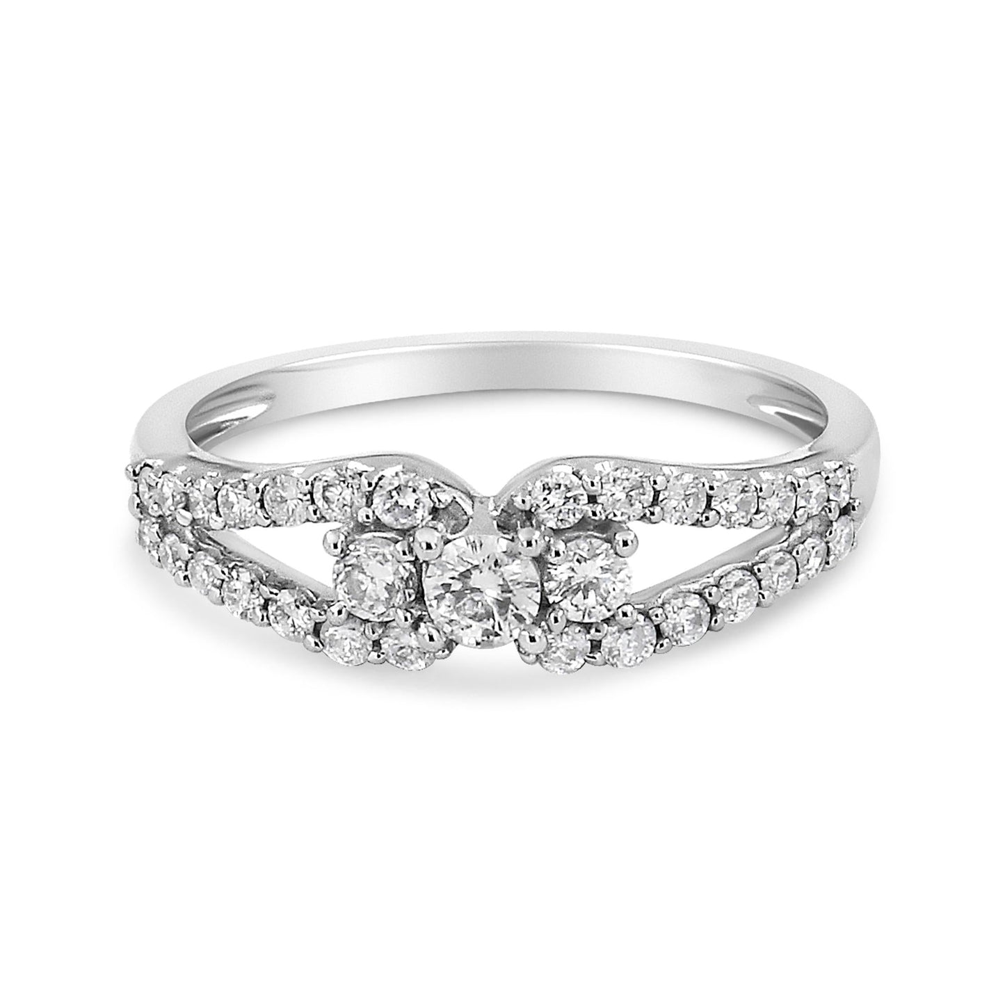 Anillo de oro blanco de 10K con diamante talla redonda de 1/2 quilate de tres piedras con banda de brazo dividido (color H-I, claridad SI1-SI2)