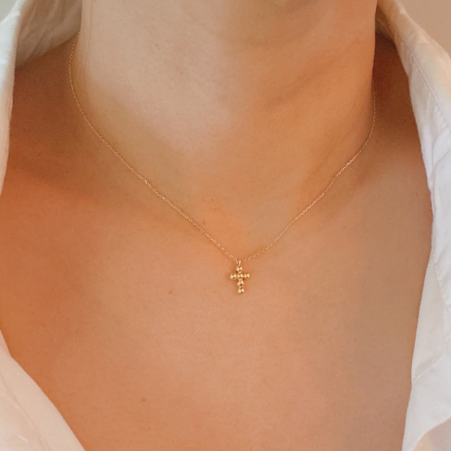 Collar con colgante cruzado Mini Dot