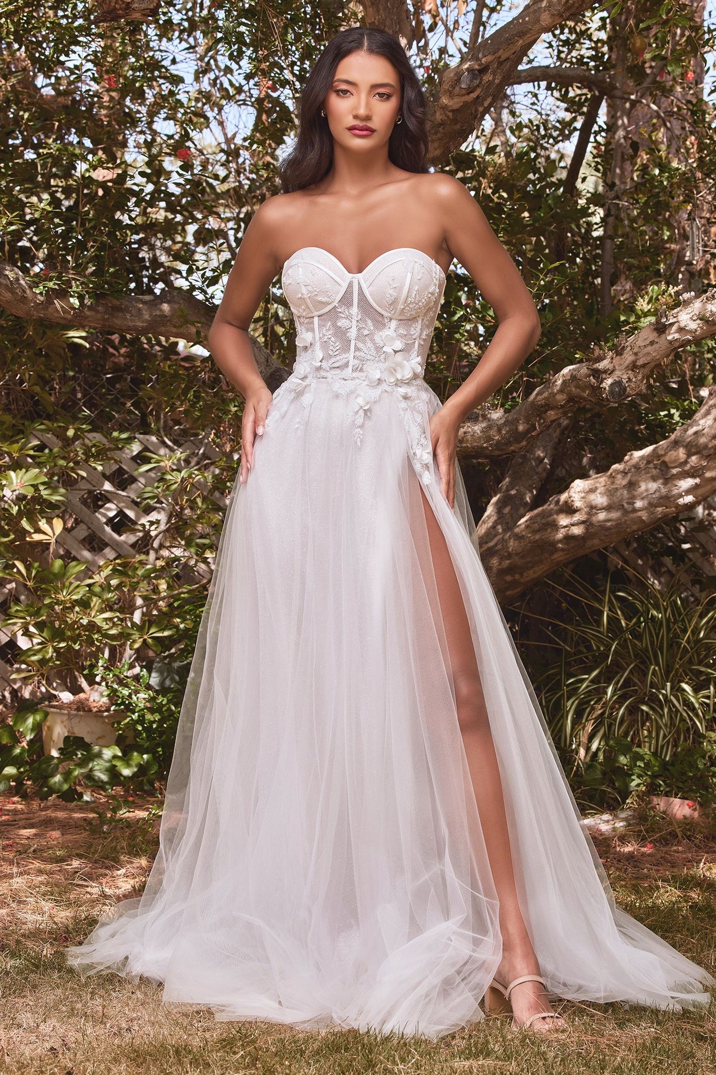 Vestido de novia de gala floral sin tirantes