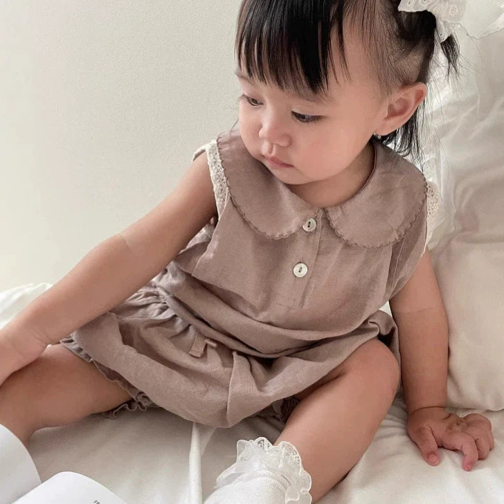 Summer Hot Selling Baby Kids Girls Sleeveless Peter Pan Collar Vest and Plain Shorts Clothing Set