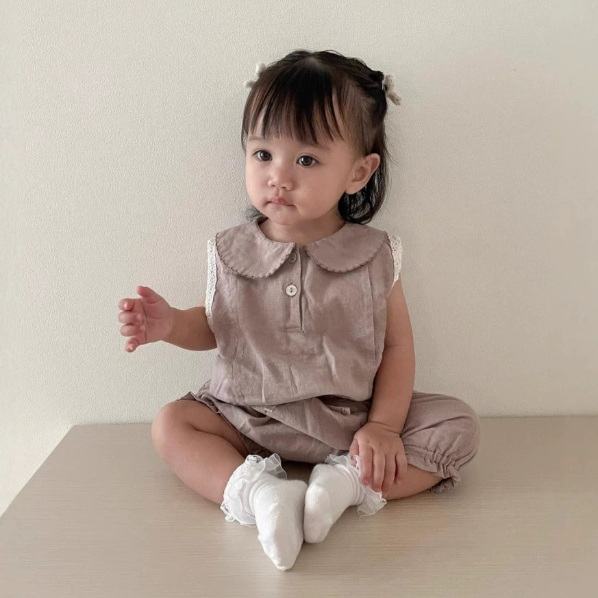 Summer Hot Selling Baby Kids Girls Sleeveless Peter Pan Collar Vest and Plain Shorts Clothing Set