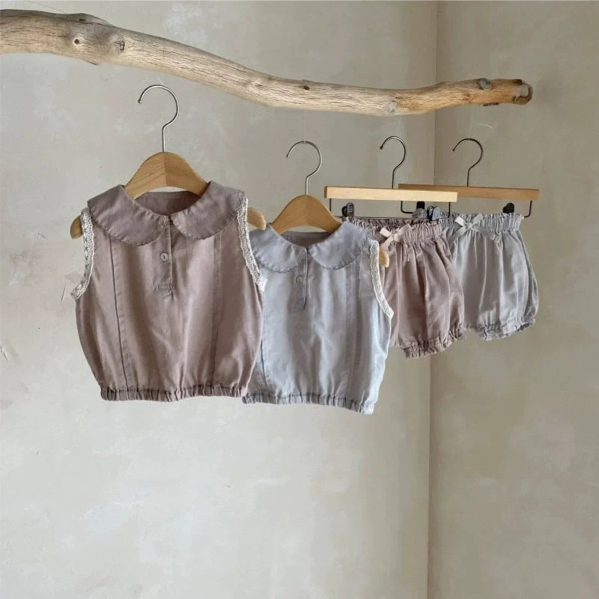 Summer Hot Selling Baby Kids Girls Sleeveless Peter Pan Collar Vest and Plain Shorts Clothing Set